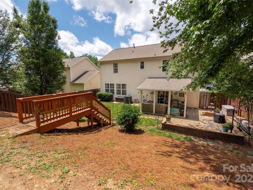 6422 Gatesville Lane, Charlotte, NC 28270.  MLS# CAR4274062, YatesRealty ID 26773. Rear Upper Backyard