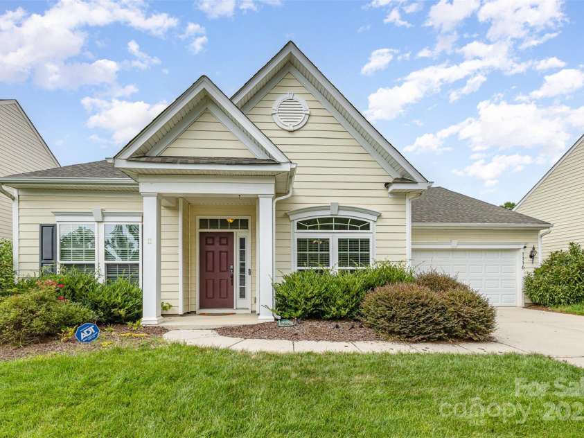 1116 Arnott Lane, Matthews, NC 28105.  MLS# CAR4274820, YatesRealty ID 26774. 