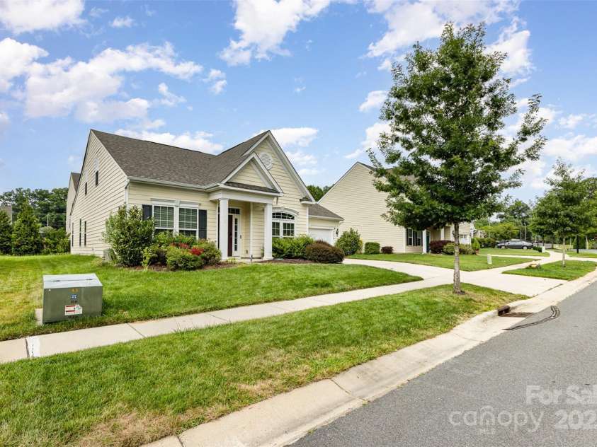1116 Arnott Lane, Matthews, NC 28105.  MLS# CAR4274820, YatesRealty ID 26774. 