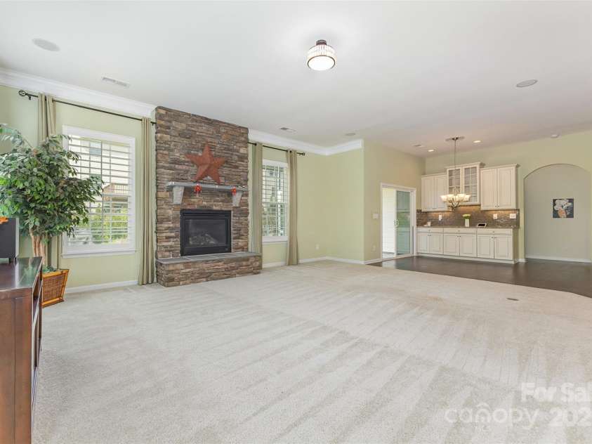 1116 Arnott Lane, Matthews, NC 28105.  MLS# CAR4274820, YatesRealty ID 26774. 