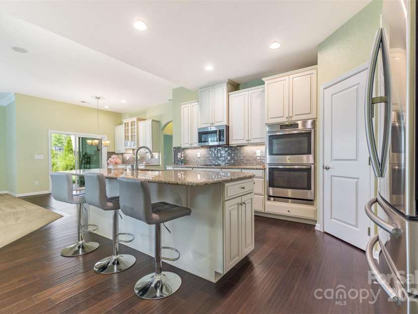 1116 Arnott Lane, Matthews, NC 28105.  MLS# CAR4274820, YatesRealty ID 26774. 