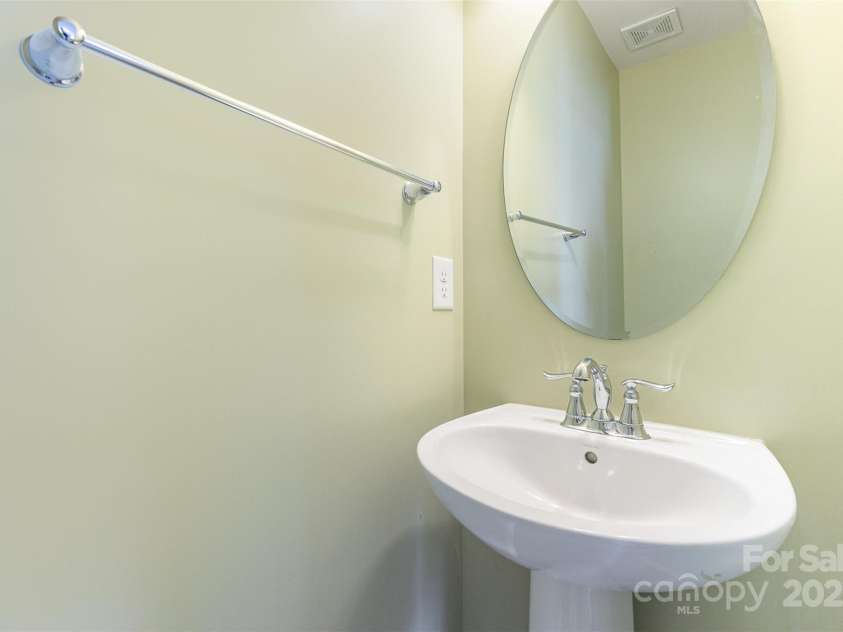 1116 Arnott Lane, Matthews, NC 28105.  MLS# CAR4274820, YatesRealty ID 26774. 