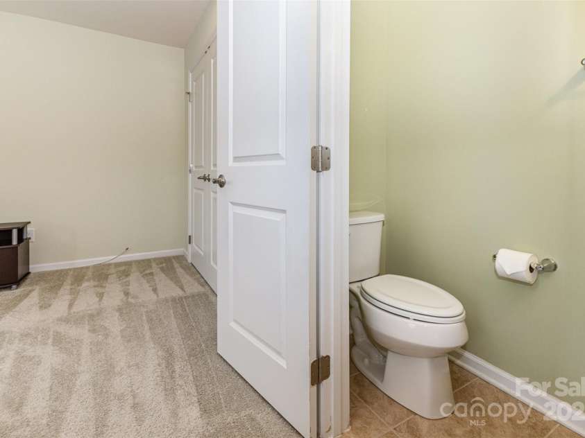 1116 Arnott Lane, Matthews, NC 28105.  MLS# CAR4274820, YatesRealty ID 26774. 