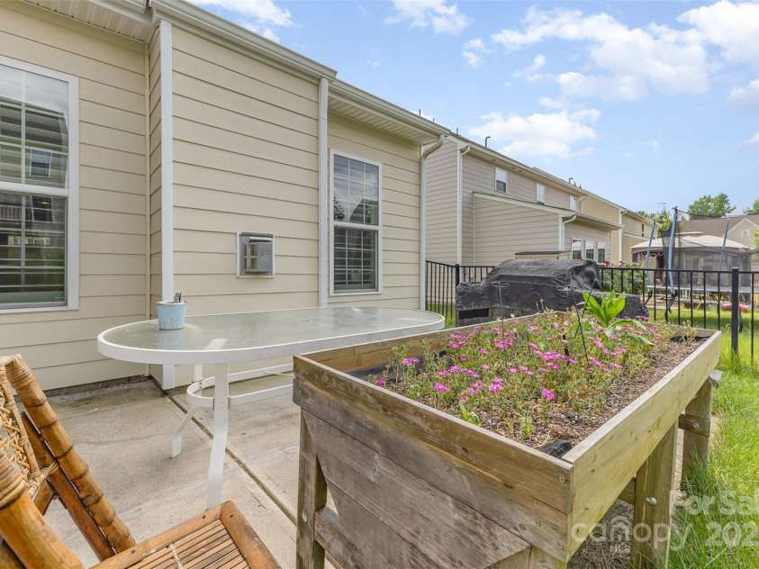 1116 Arnott Lane, Matthews, NC 28105.  MLS# CAR4274820, YatesRealty ID 26774. 