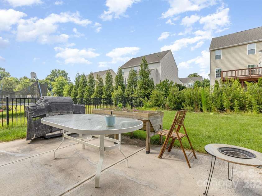 1116 Arnott Lane, Matthews, NC 28105.  MLS# CAR4274820, YatesRealty ID 26774. 