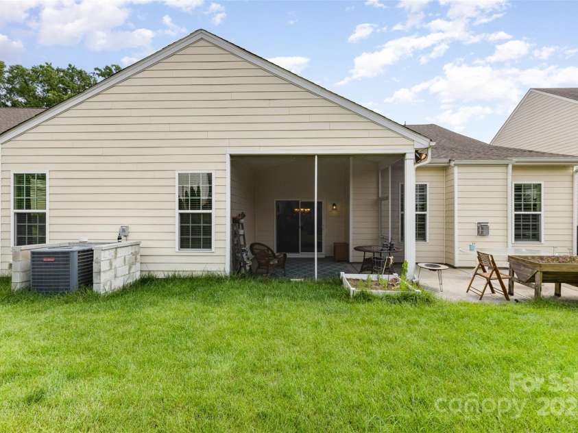 1116 Arnott Lane, Matthews, NC 28105.  MLS# CAR4274820, YatesRealty ID 26774. 