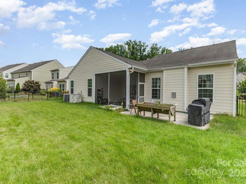 1116 Arnott Lane, Matthews, NC 28105.  MLS# CAR4274820, YatesRealty ID 26774. 