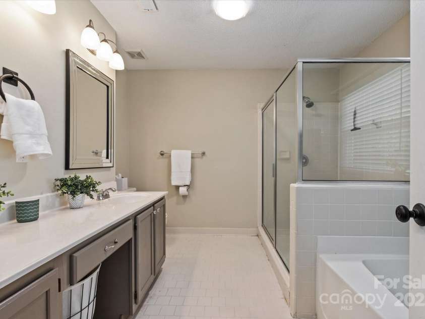 13617 Merton Woods Lane, Charlotte, NC 28273.  MLS# CAR4278912, YatesRealty ID 26775. 