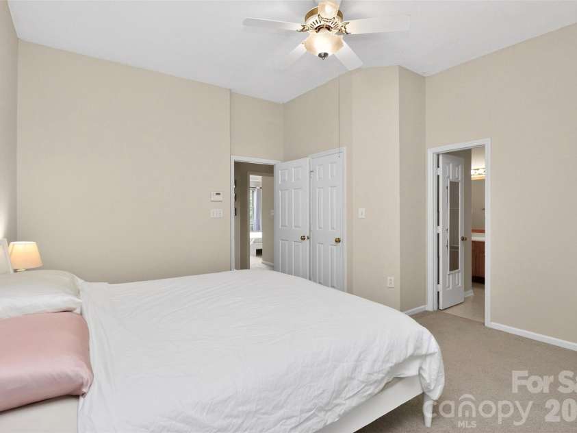 3600 Briarthorne Drive, Charlotte, NC 28269.  MLS# CAR4386523, YatesRealty ID 26775. 