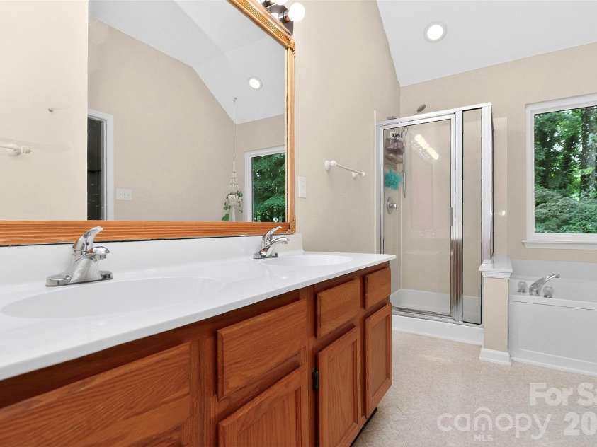 3600 Briarthorne Drive, Charlotte, NC 28269.  MLS# CAR4386523, YatesRealty ID 26775. 