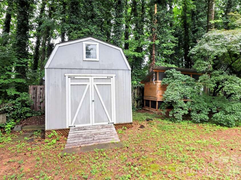 3600 Briarthorne Drive, Charlotte, NC 28269.  MLS# CAR4386523, YatesRealty ID 26775. 