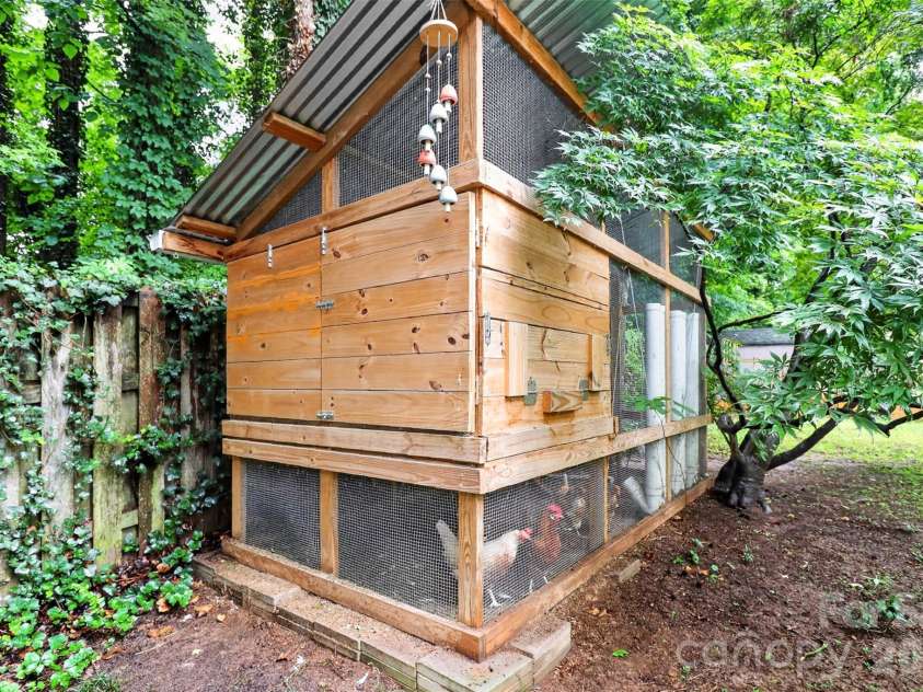 3600 Briarthorne Drive, Charlotte, NC 28269.  MLS# CAR4386523, YatesRealty ID 26775. 