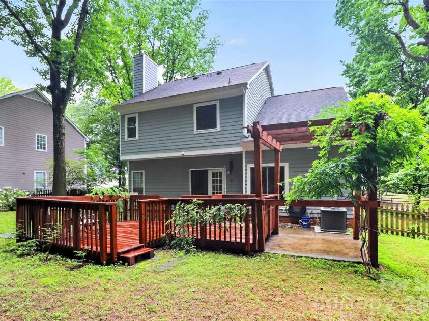 3600 Briarthorne Drive, Charlotte, NC 28269.  MLS# CAR4386523, YatesRealty ID 26775. 