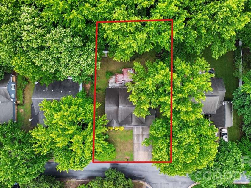 3600 Briarthorne Drive, Charlotte, NC 28269.  MLS# CAR4386523, YatesRealty ID 26775. 