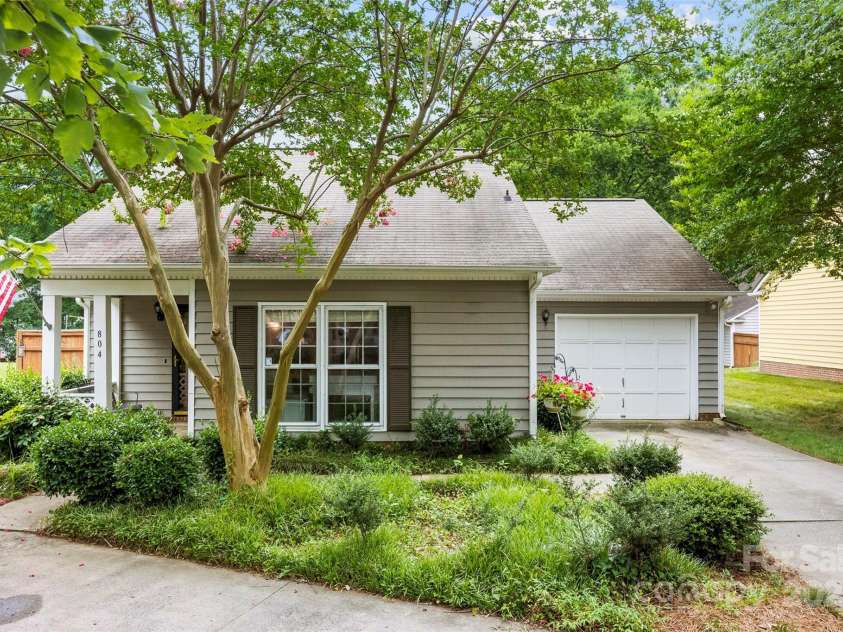 804 Bradford Woods Drive, Charlotte, NC 28209.  MLS# CAR4280959, YatesRealty ID 26776. 