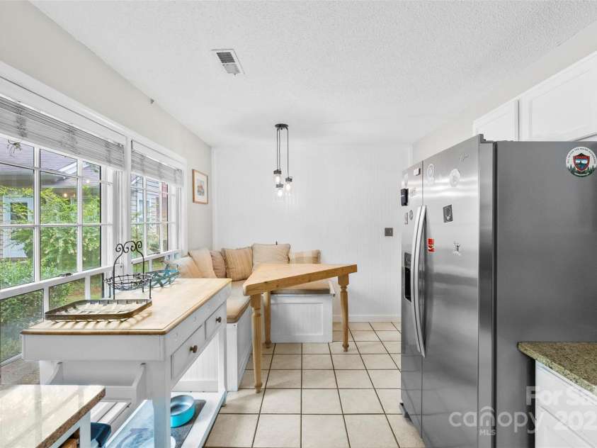 804 Bradford Woods Drive, Charlotte, NC 28209.  MLS# CAR4280959, YatesRealty ID 26776. 