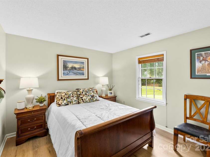 804 Bradford Woods Drive, Charlotte, NC 28209.  MLS# CAR4280959, YatesRealty ID 26776. 