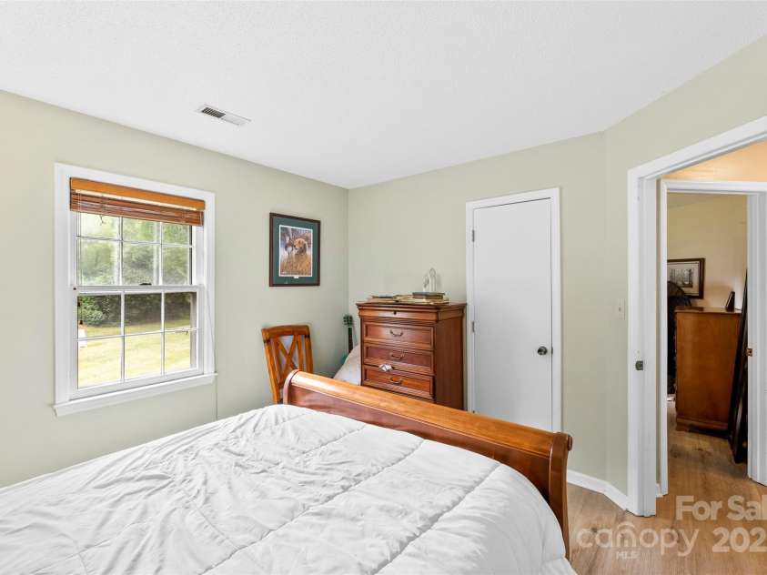 804 Bradford Woods Drive, Charlotte, NC 28209.  MLS# CAR4280959, YatesRealty ID 26776. 