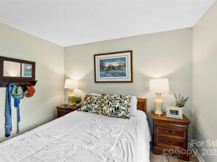 804 Bradford Woods Drive, Charlotte, NC 28209.  MLS# CAR4280959, YatesRealty ID 26776. 