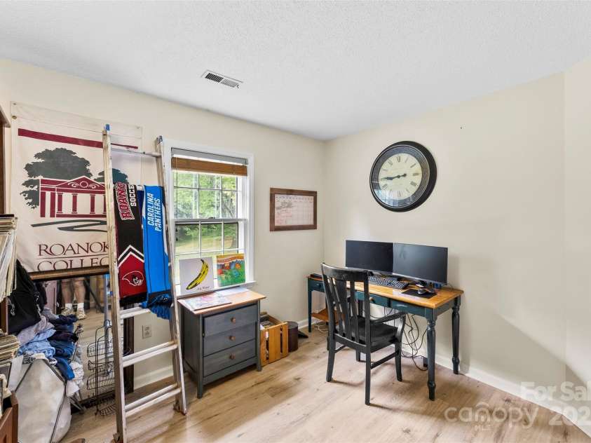 804 Bradford Woods Drive, Charlotte, NC 28209.  MLS# CAR4280959, YatesRealty ID 26776. 