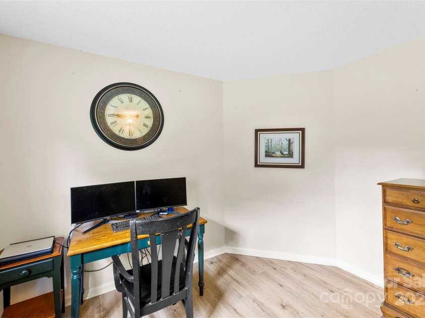 804 Bradford Woods Drive, Charlotte, NC 28209.  MLS# CAR4280959, YatesRealty ID 26776. 
