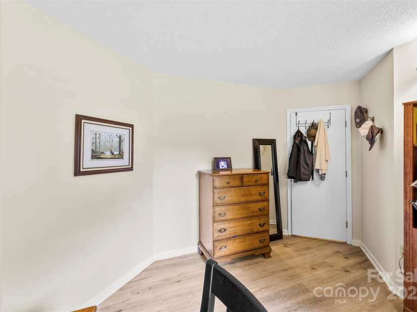 804 Bradford Woods Drive, Charlotte, NC 28209.  MLS# CAR4280959, YatesRealty ID 26776. 