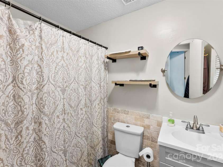 804 Bradford Woods Drive, Charlotte, NC 28209.  MLS# CAR4280959, YatesRealty ID 26776. 