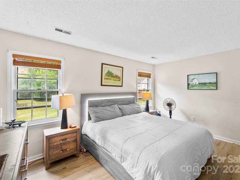 804 Bradford Woods Drive, Charlotte, NC 28209.  MLS# CAR4280959, YatesRealty ID 26776. 