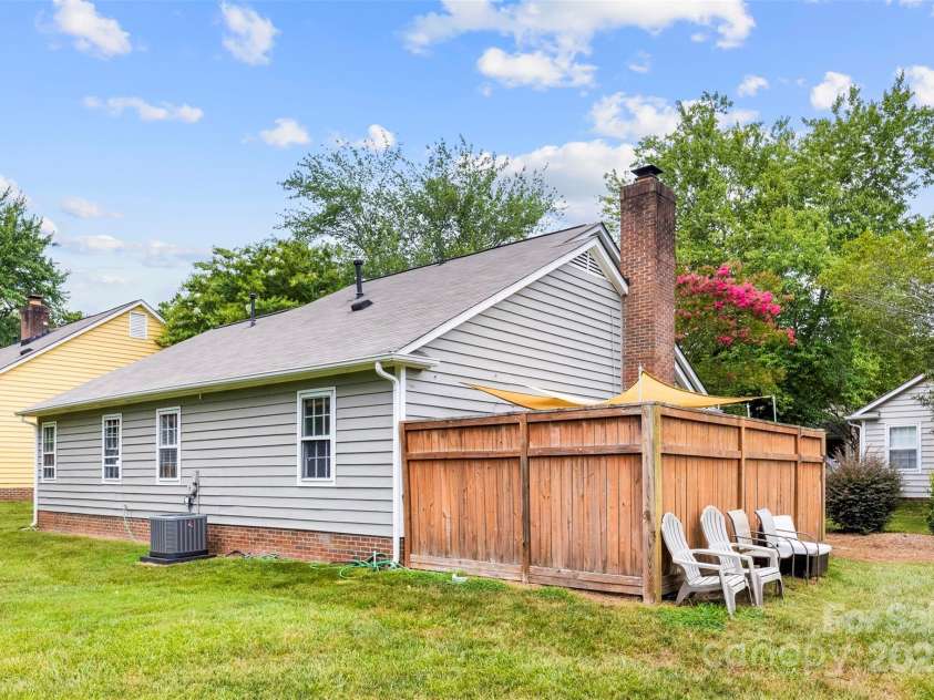 804 Bradford Woods Drive, Charlotte, NC 28209.  MLS# CAR4280959, YatesRealty ID 26776. 