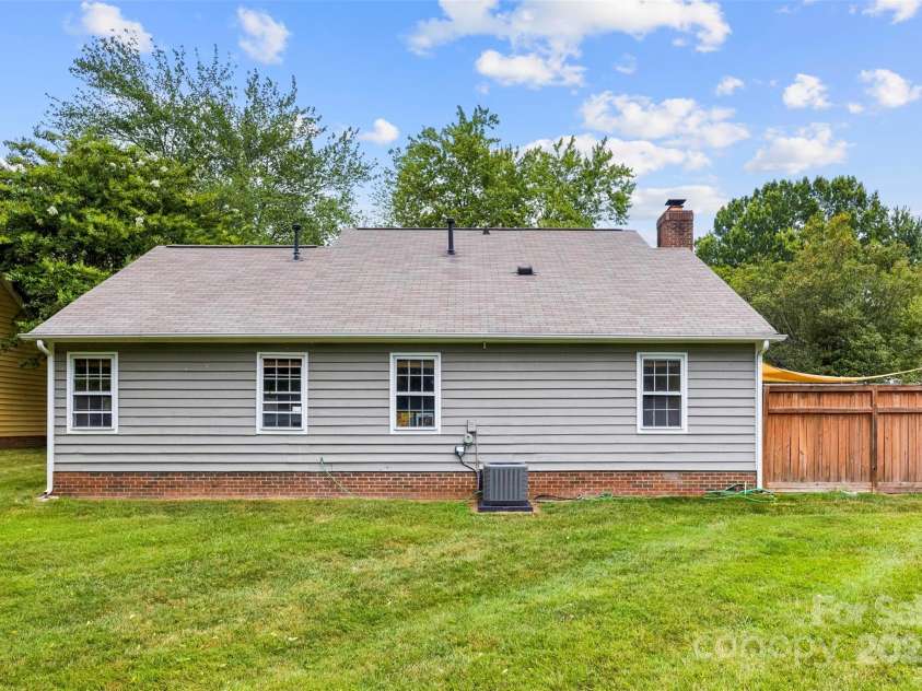 804 Bradford Woods Drive, Charlotte, NC 28209.  MLS# CAR4280959, YatesRealty ID 26776. 