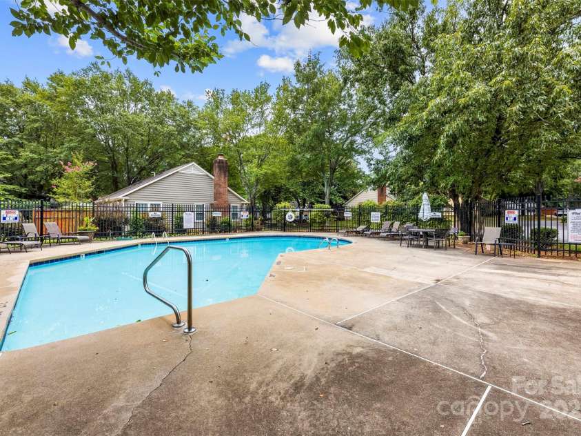 804 Bradford Woods Drive, Charlotte, NC 28209.  MLS# CAR4280959, YatesRealty ID 26776. 