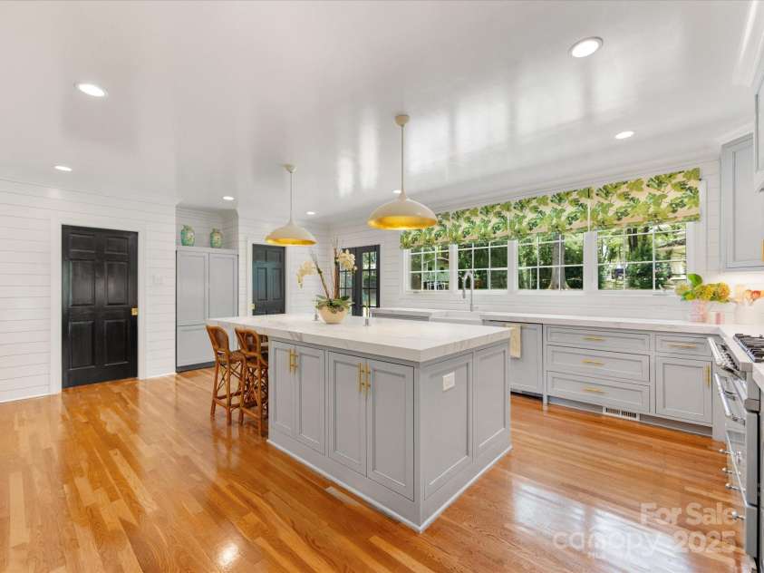 2912 Wheelock Road, Charlotte, NC 28211.  MLS# CAR4281093, YatesRealty ID 26777. 