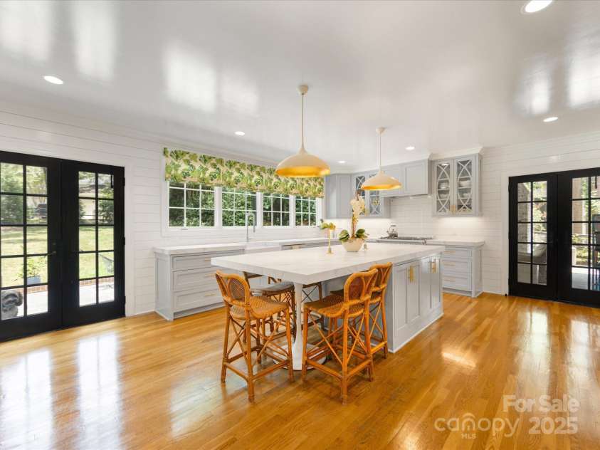 2912 Wheelock Road, Charlotte, NC 28211.  MLS# CAR4281093, YatesRealty ID 26777. 