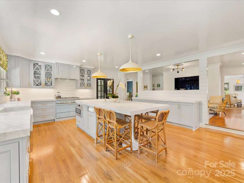 2912 Wheelock Road, Charlotte, NC 28211.  MLS# CAR4281093, YatesRealty ID 26777. 