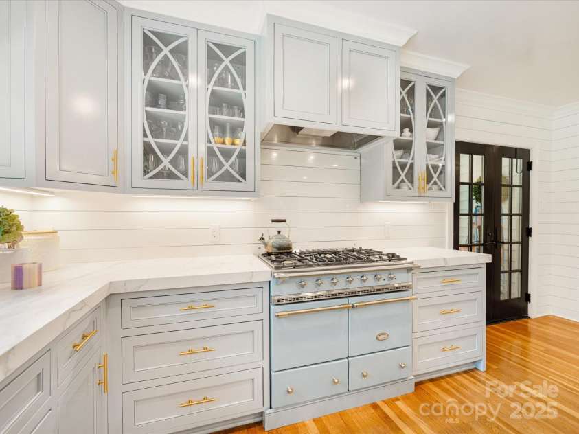 2912 Wheelock Road, Charlotte, NC 28211.  MLS# CAR4281093, YatesRealty ID 26777. 