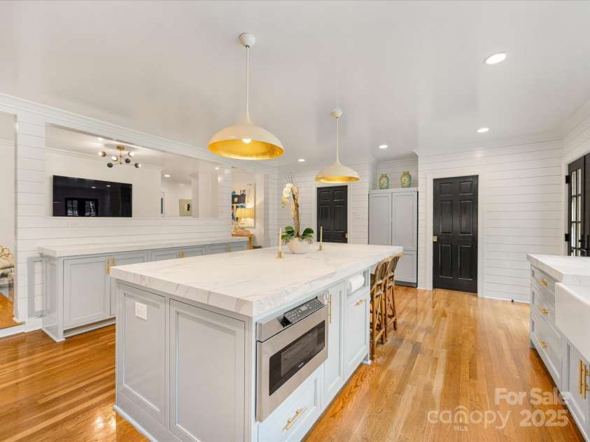 2912 Wheelock Road, Charlotte, NC 28211.  MLS# CAR4281093, YatesRealty ID 26777. 