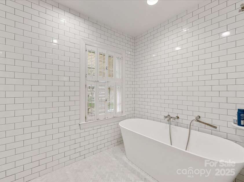 2912 Wheelock Road, Charlotte, NC 28211.  MLS# CAR4281093, YatesRealty ID 26777. 