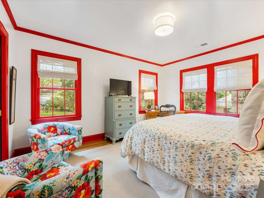 2912 Wheelock Road, Charlotte, NC 28211.  MLS# CAR4281093, YatesRealty ID 26777. 