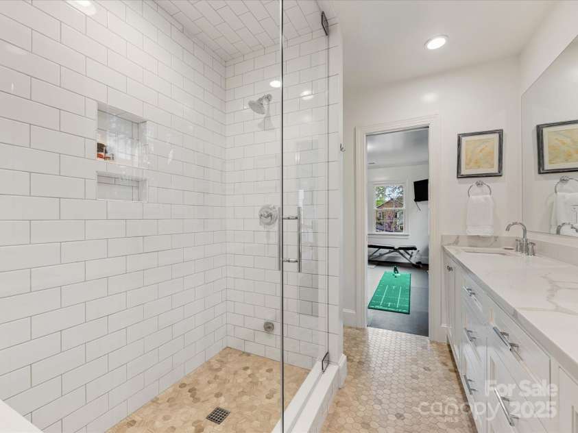 2912 Wheelock Road, Charlotte, NC 28211.  MLS# CAR4281093, YatesRealty ID 26777. 