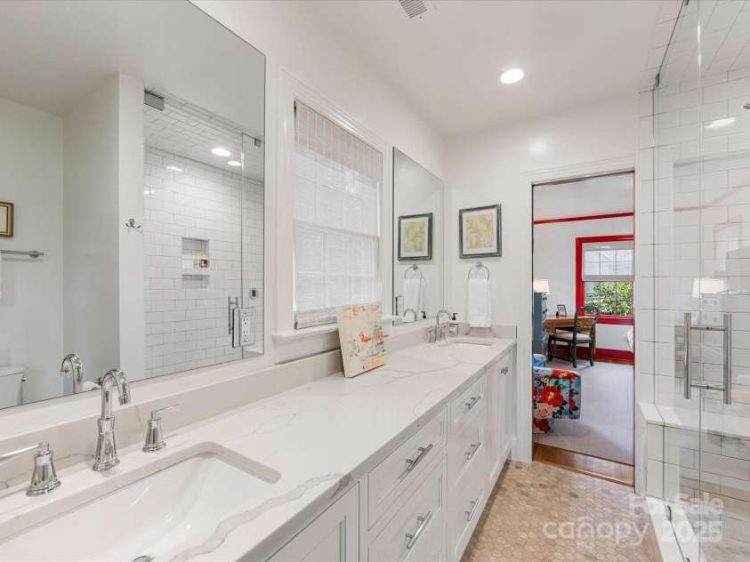 2912 Wheelock Road, Charlotte, NC 28211.  MLS# CAR4281093, YatesRealty ID 26777. 