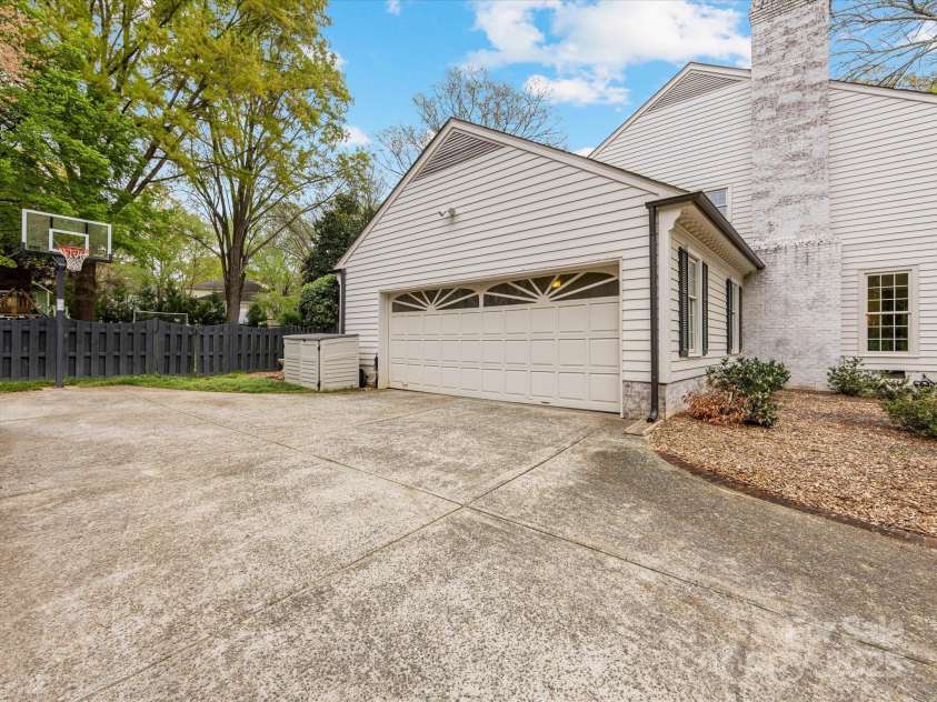 2912 Wheelock Road, Charlotte, NC 28211.  MLS# CAR4281093, YatesRealty ID 26777. 