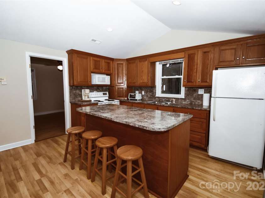 2458 Cottage Lane, Liberty Hill, SC 29074.  MLS# CAR4280402, YatesRealty ID 26778. 