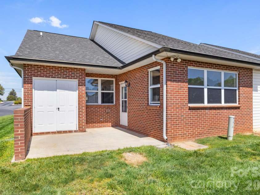 3929 Jasmine Lane, Denver, NC 28037.  MLS# CAR4369041, YatesRealty ID 26778. 