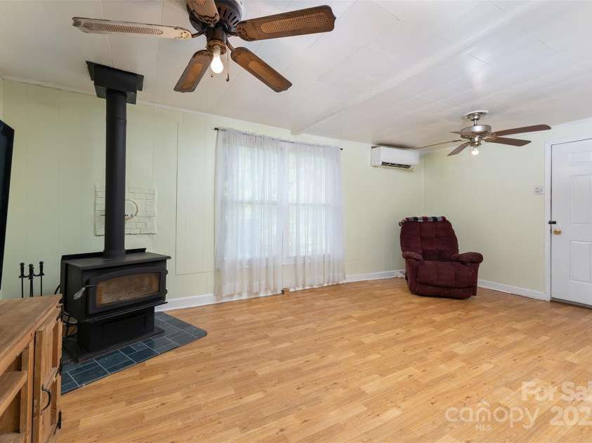 41 Crosscut Drive, Marion, NC 28752.  MLS# CAR4273691, YatesRealty ID 26779. 