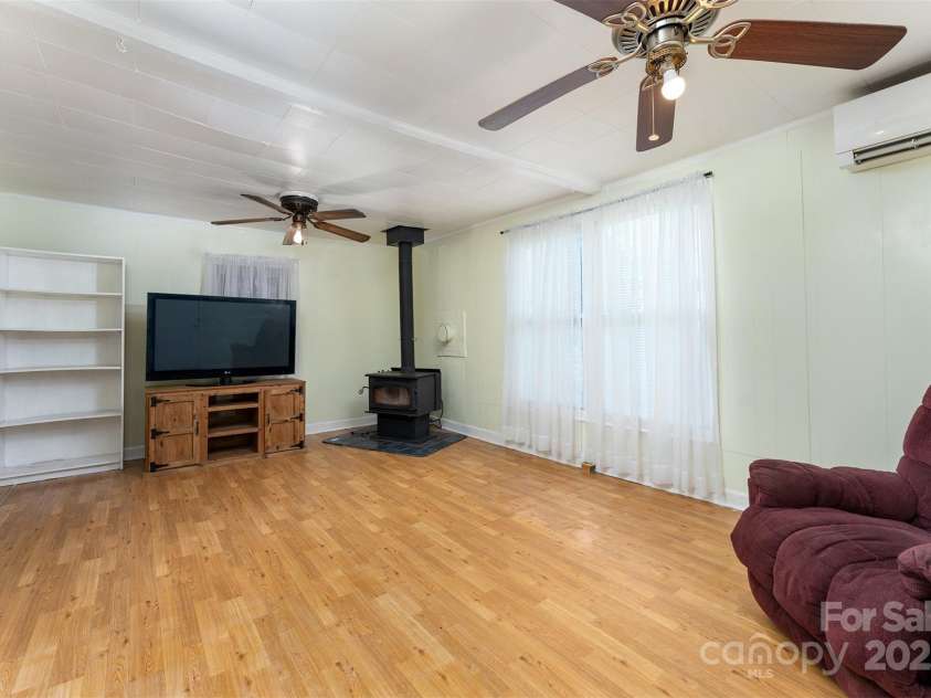 41 Crosscut Drive, Marion, NC 28752.  MLS# CAR4273691, YatesRealty ID 26779. 