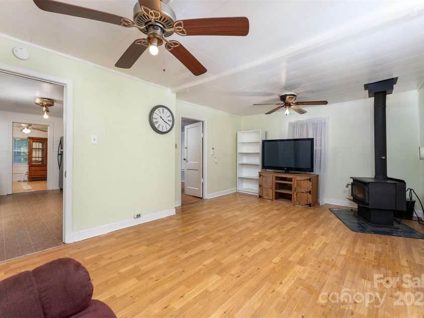 41 Crosscut Drive, Marion, NC 28752.  MLS# CAR4273691, YatesRealty ID 26779. 