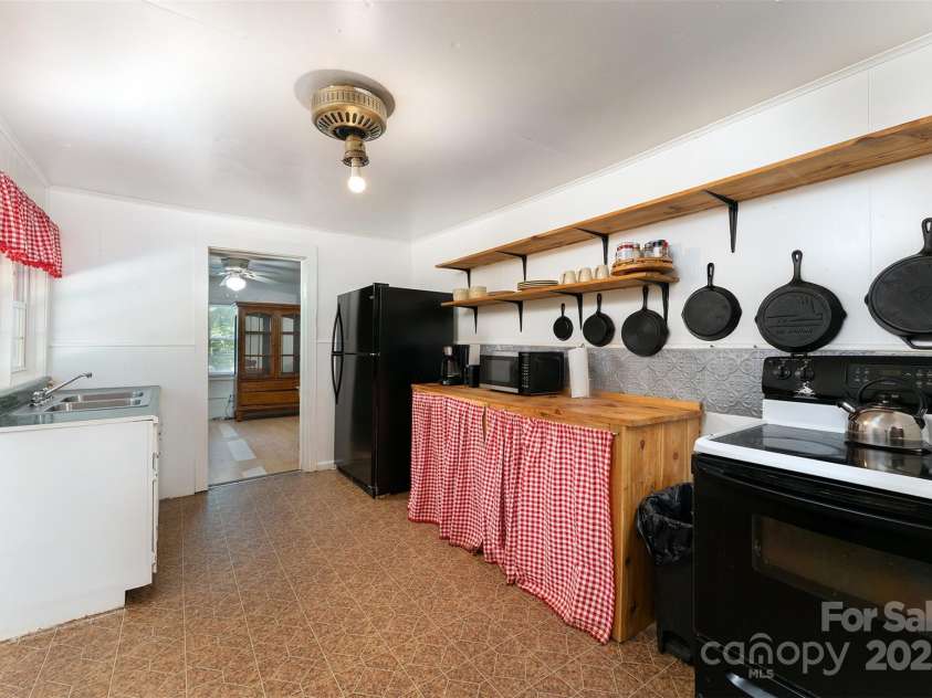 41 Crosscut Drive, Marion, NC 28752.  MLS# CAR4273691, YatesRealty ID 26779. 