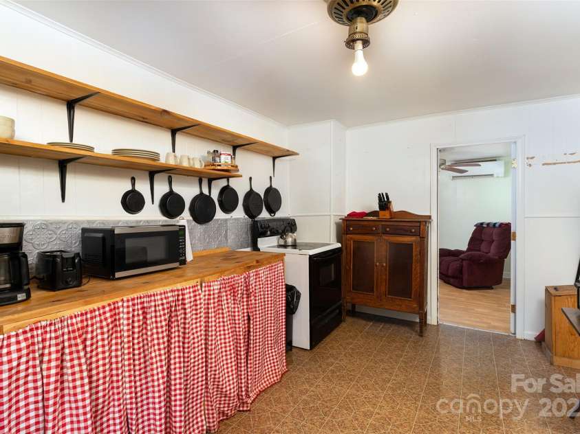 41 Crosscut Drive, Marion, NC 28752.  MLS# CAR4273691, YatesRealty ID 26779. 