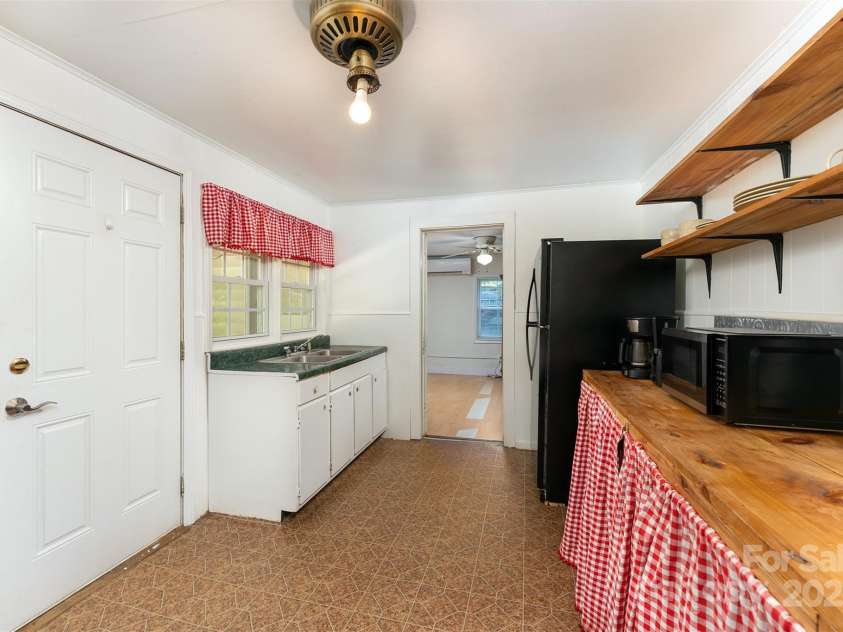 41 Crosscut Drive, Marion, NC 28752.  MLS# CAR4273691, YatesRealty ID 26779. 