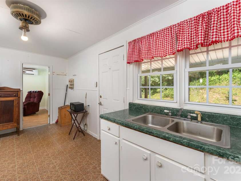 41 Crosscut Drive, Marion, NC 28752.  MLS# CAR4273691, YatesRealty ID 26779. 